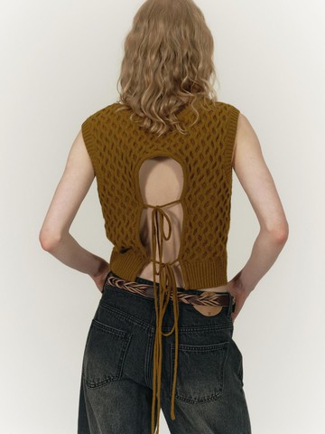 WAFFLE BACK SLIT KNIT VEST [BROWN]