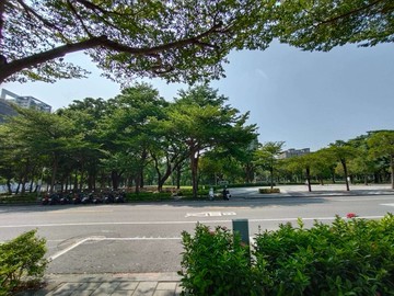 農16凹仔底森林公園透天｜高雄市鼓山區民利街