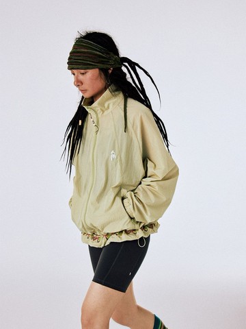 彩繪亂針 / 繡旗標透感外套