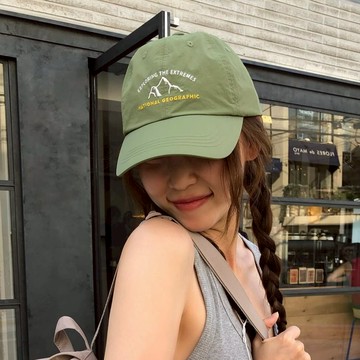 刺繡水洗棒球帽 - 卡其色