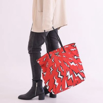 PRADA 三角LOGO閃電圖案尼龍拉鍊直立式購物包(紅)