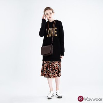 KeyWear奇威名品   經典多彩豹紋中長裙-焦糖色