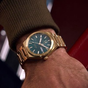 TIMEX 天美時 Q Timex Continental 39毫米 日期星期顯示 不鏽鋼錶帶腕錶(綠x金 TXTW2Y35100)