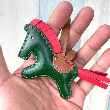 療癒小物 深綠色 小馬 純手工縫製 手工皮革 吊飾 小尺寸