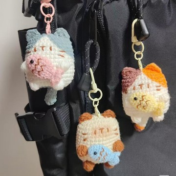 🔥新品🔥貓餅小魚手工編織DIY材料包毛線鉤織可愛掛件可愛鑰匙扣送禮閨蜜時尚吊墜 車載掛件 手工送人禮 手工材料包