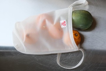 韓國品牌 MINMIN 輕透防潑水長尼龍袋/肩背包 - 奶油白