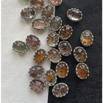 拾悦手作材料/隨機出貨不挑選/約15x19mm天然巴西四季幽靈水晶蛋面鑲嵌銅鍍白K金色底托魔盒/串珠DIY半成品/現貨出