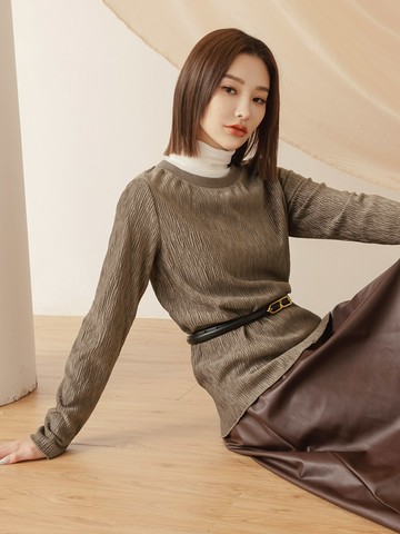 立體紋理圓領微光澤長袖上衣