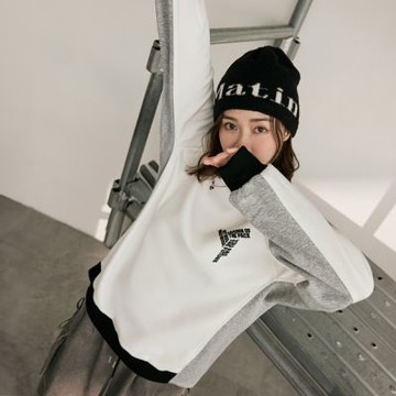 OB嚴選中大尺碼-休閒配色拼接拉克蘭袖寬鬆上衣《AB20928》