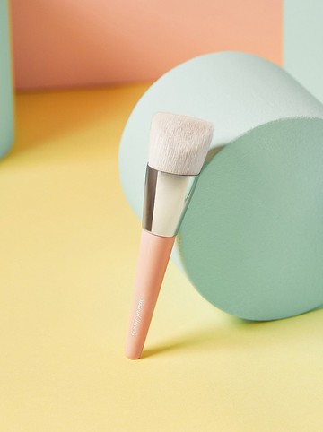 B5. Precision 細節多用途粉底刷