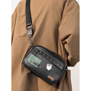 2025新款徽章圖案單肩包小方包 韓版男包休閑時尚斜挎包小挎包潮