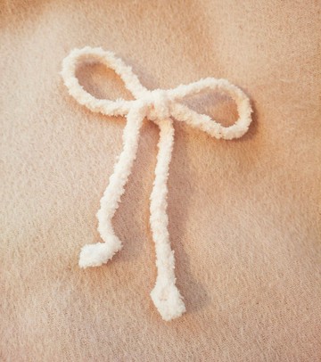 蘿莉風格。絨條織織髮帶