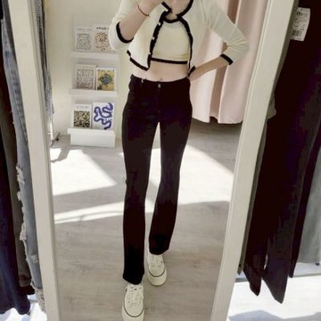 BBHONEY  百搭舒適 大彈力 修身純黑 喇叭褲 牛仔長褲