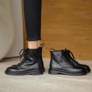 2025秋冬新款6孔系帶馬丁靴女英倫風軟皮加絨平底單靴子復古短靴