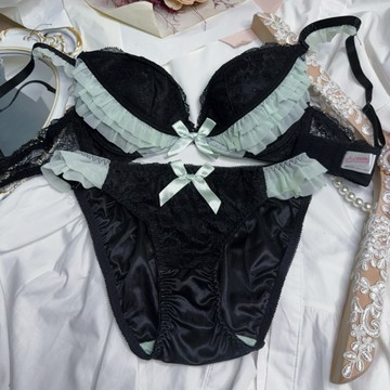 ₊⁺ ·̩͙꒰ঌ✞໒꒱· ﾟ ₊日系成套 內衣配內褲 成套 配套 緞面內衣褲 緞面內衣 緞面內褲 愛美菲露