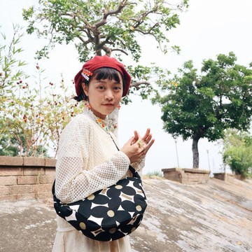 半月斜背包 / 風車花朵 三色