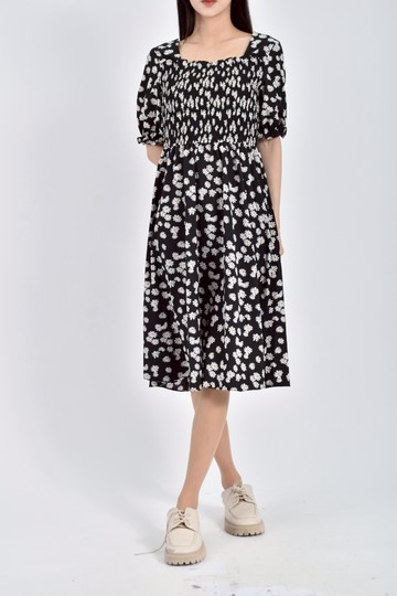 (S) 質感碎花短袖鬆緊腰黑色洋裝