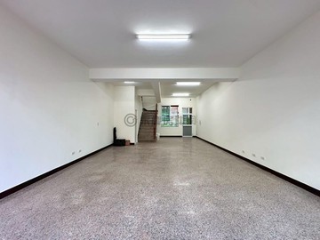 文山青年商圈大樓店面★面公園低單價子母平車位｜高雄市鳳山區文南街