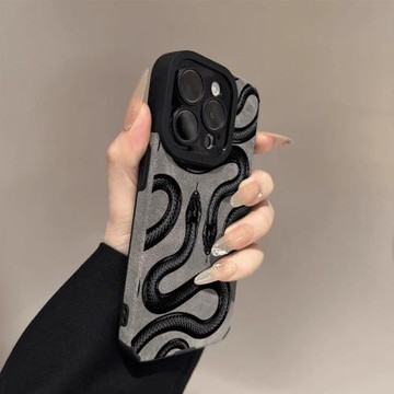 蛇年新款適用蘋果17Pro手機殼彩繪翻毛皮iphone16promax保護套高級感15plus全包男女14p復古暗黑12小眾17防摔