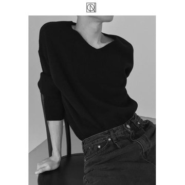 COLN露出你的鎖骨線條V領毛衣