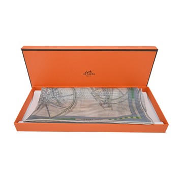 Hermes 愛馬仕 Voitures en Equilibre 45cm手工捲邊薄絲綢方巾(水青/薄荷綠/玫瑰)