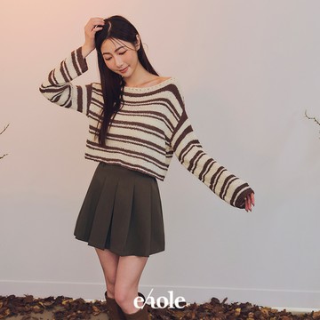 鏤空領邊橫條粗針織上衣-咖