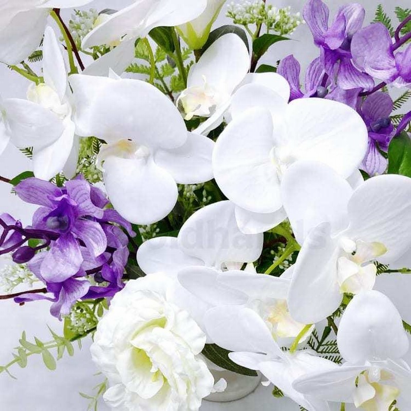 お供え仏花、回忌法要仏前花、紫と白の造花アレンジメント