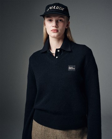 MARDI MERCREDI 針織V領羊毛衣 黑色 方形LOGO 舒適 RACCOON BLENDED V NECK SQUARE LOGO
