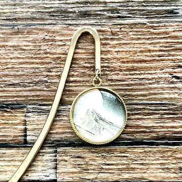 聳立的山巒 書籤