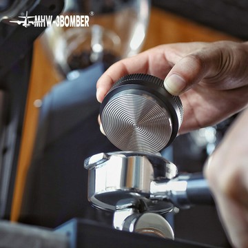 MHW-3BOMBER轟炸機四槳布粉器 51/53/58mm咖啡機粉錘 咖啡壓粉器【北歐家居生活】