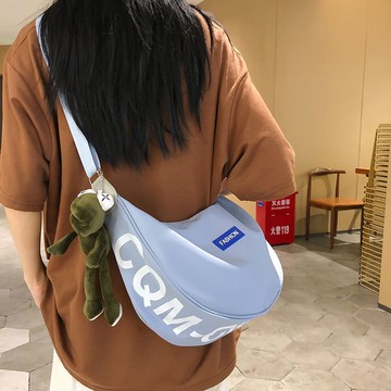 免運🔮日系ins風運動風百搭帆布包斜挎包包女通勤上課大容量餃子包夏天側背包 斜背包 肩背包 托特包 水桶包 通勤包 包