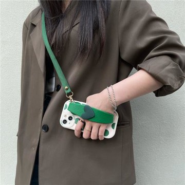 適用蘋果17promax手機殼斜挎背帶掛繩iPhone16綠色小羊皮腕帶15/14全包鏡頭11女款xs清新12支架13防摔保護套