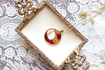 樹脂藝術 月亮項鍊・黃金色的夢