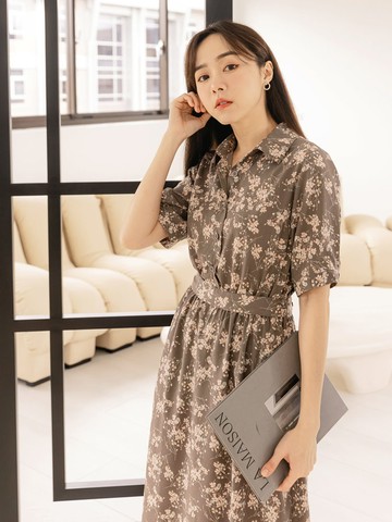 輕盈雪紡碎花腰鬆緊排釦襯衫洋裝(附綁帶)