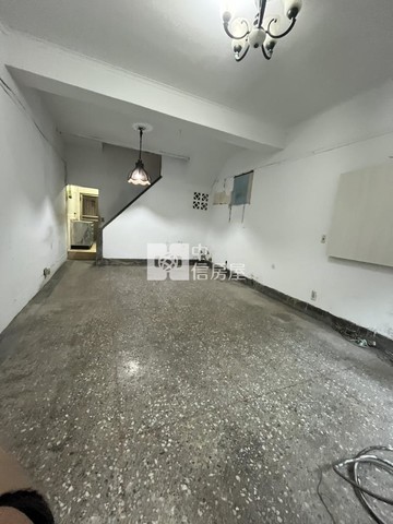 低總價新莊路透天【中信房屋新莊幸福加盟店】｜新北市新莊區新莊路