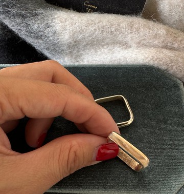 古董刷紋方形圈圈針式耳環 SARAH COVP370