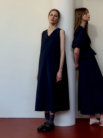 Sleeveless V-neck Long Dress _ Navy
