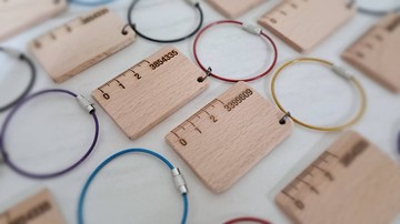 【提供客製】刻在此(尺)下的祝福 // 三不五時想想我 // 原木吊飾