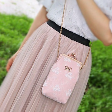 蕾絲文藝 口金包  iphone 手機袋 手機包 斜背包 小包 筆袋 眼鏡袋 收納包袋 生日禮物（粉色）