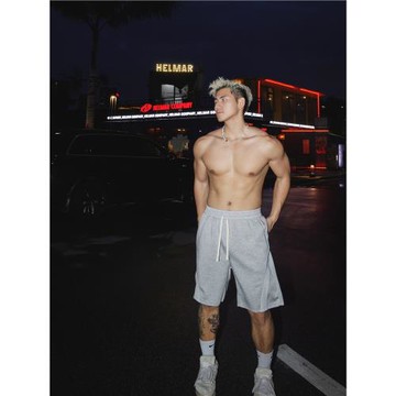 極簡風涼感 美式復古松緊繩空氣層運動短褲男 夏季休閑直筒五分褲