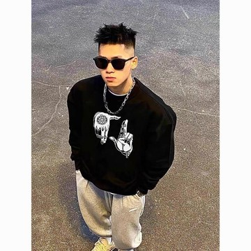 【男裝-長袖上衣】臺灣出貨歐美式高街痞帥手掌印花圓領春秋上衣男寬鬆高克重設計感打底上衣