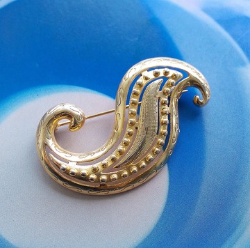Vintage Jewelry 西洋古董飾品  金色調 變形蟲 別針