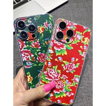 東北花棉襖奧瑪頓適用蘋果15promax手機背膜創意個性彩膜貼紙14pro防刮真皮邊框膜13鏡頭膜全包iphone12貼膜