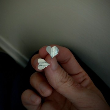 純銀不對稱 愛心耳針 一對 可改耳夾