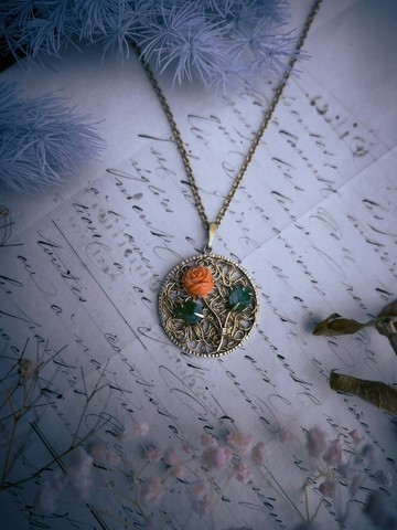 Krementz 珊瑚玫瑰翡翠葉 纏繞金絲項鍊—美國古董首飾 Vintage