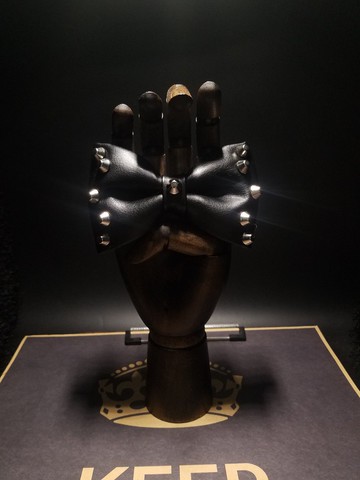 黑色皮革鉚釘領結搖滾風個性蝴蝶結