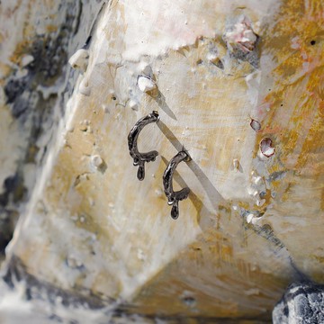 簡單的熔岩耳環