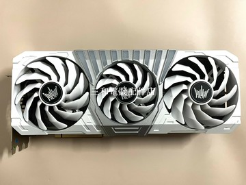 【三和電腦配件店】→影馳名人堂4090顯卡散熱器，經典永流傳～白色好看的外觀，很適合當手辦擺件收藏。  產品包含： 選項一：只有散熱器風扇