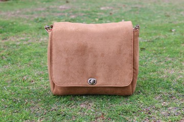 Chez。福利品 -  郵差背背 - 肉桂駝