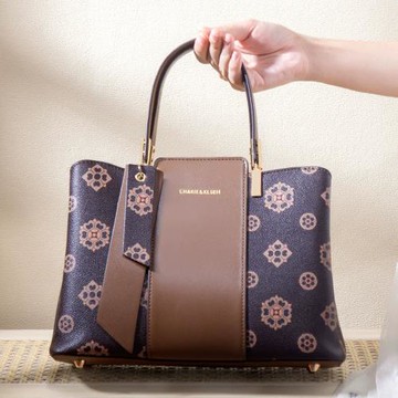 Jpqueen 古典老花女款大容量手提側肩斜背包(咖啡色)